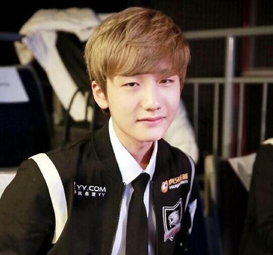 SKT教练力宏直播把小花生赶出门_国内动态