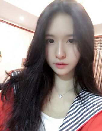 冯提莫斗鱼一姐地位不保?阿冷首播人气秒杀冯