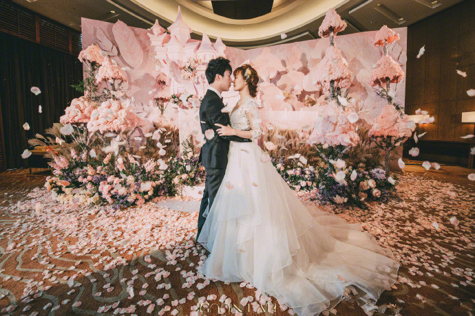 电竞圈结婚哪家强?天蚕土豆拐走伊芙蕾雅最强!_国内动态 - 07073产业频道