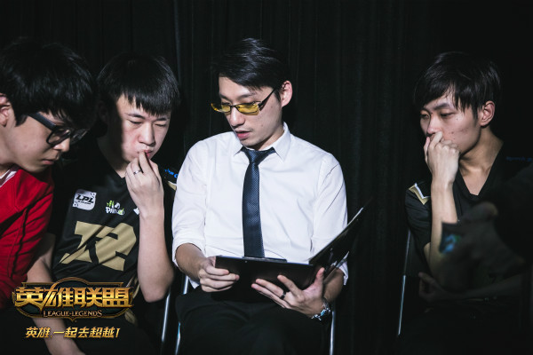 LOL洲际赛RNG教练风哥:西卡践踏选手尊严_国