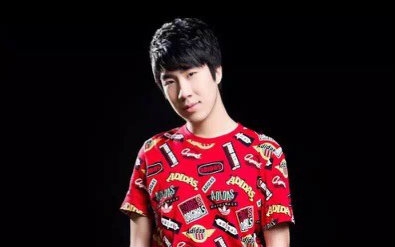 张一山直播首秀 与虎牙一哥骚男一起打炮_国内