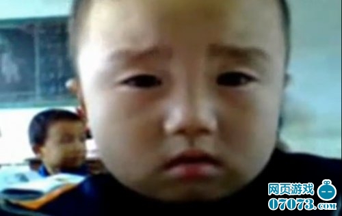 装醒哥为做儿童游戏高手而夜夜奋斗