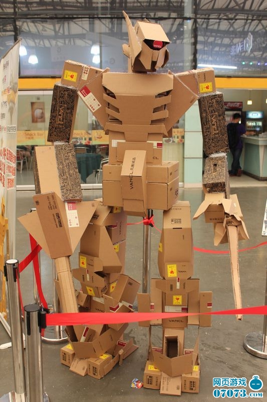 直击CJ现场 凡客纸箱变身震荡波_奇闻趣事_0